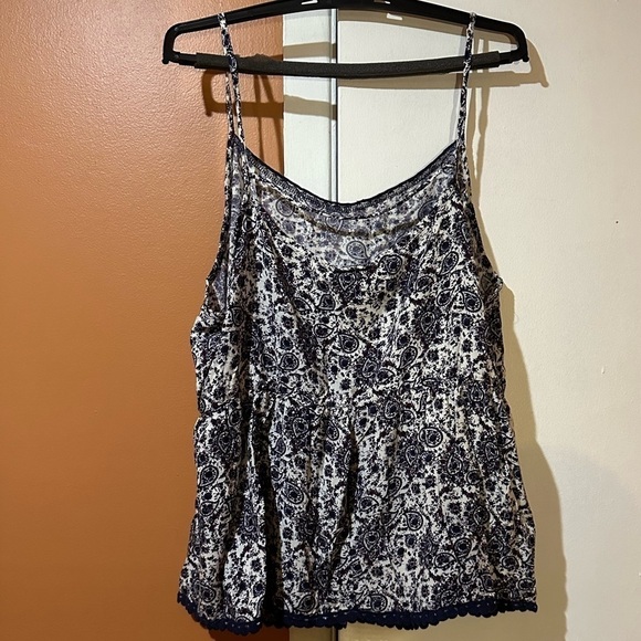 Torrid Blue and White Paisley Tank Cami Size 3 (22/24) - Picture 2 of 4
